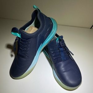 Clove Shoes Women’s 9.5 slip on navy blue healthcare comfort fluid resistant